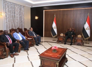 رئيس مجلس السيادة يلتقي وفد اتحاد الجامعات السودانية
